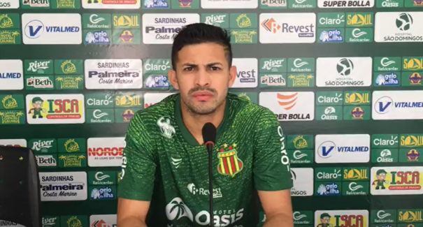 De volta após empréstimo, Roney mira “fazer grande Série B” pelo Sampaio