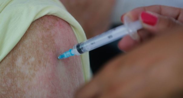 Governo destina R$ 5,5 bilhões para produção e aquisição de vacinas