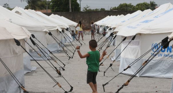 Refugiados no Brasil vêem futuro através de educação, saúde e esporte
