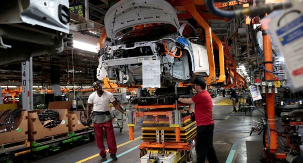 IBGE: indústria cai em nove dos 15 locais pesquisados em abril