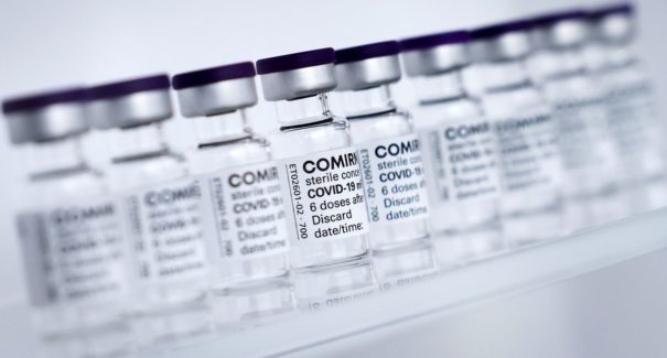 Com mais 936 mil doses, Pfizer completa entrega de vacinas da semana