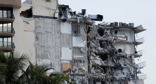 Sobe para 11 número de mortos em desabamento de prédio na Flórida