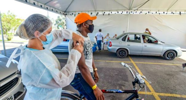 Mais de 100 mil doses de vacina contra Covid-19 são aplicadas em força-tarefa