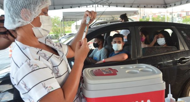 Jovens de 18 anos ou mais podem se vacinar até este sábado no Paço do Lumiar