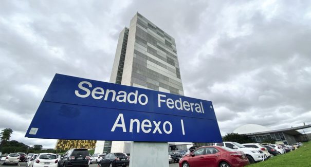 Senado aprova política de estímulo à informatização de escolas