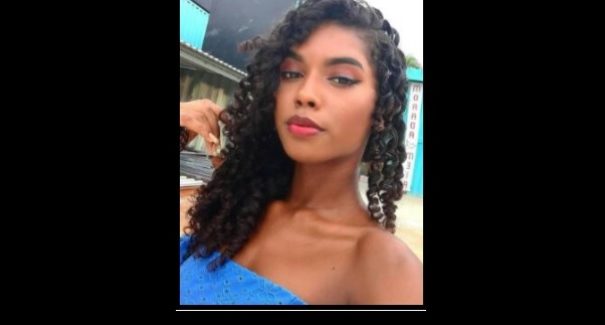 A jovem Erika Fernanda, de 17 anos, é encontrada em uma casa na Vila Kiola, em São José de Ribamar