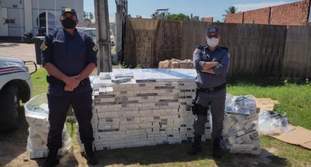 Dupla é presa com cerca de 24 mil maços de cigarros contrabandeados