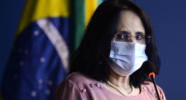 Damares: país caminha para dar um basta na violência contra o idoso