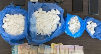 Polícia prende trio suspeito de tráfico de drogas e apreende 2 kg de cocaína no bairro Vila Luizão