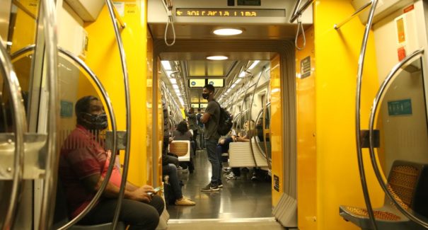 Transmissão de doenças respiratórias em quase todo país está extremamente alta