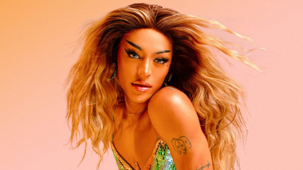 Pabllo Vittar leiloa arte digital inspirada no mês do orgulho