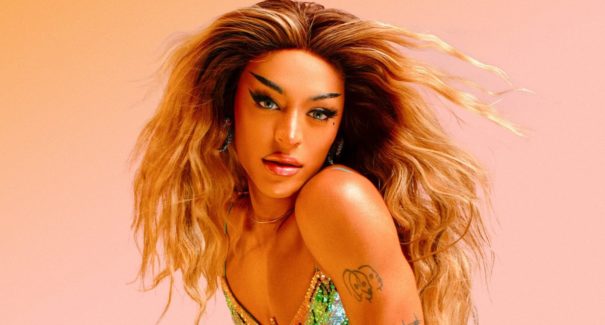 Pabllo Vittar leiloa arte digital inspirada no mês do orgulho