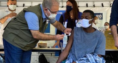 Brasil aplica mais de 2,56 milhões de doses de vacina em 24 horas