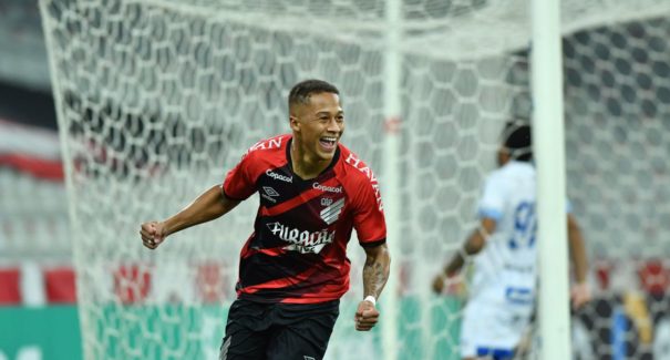 Athletico-PR bate Avaí em casa e vai às oitavas da Copa do Brasil