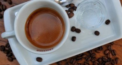 Café sem culpa: três a quatro xícaras por dia fazem bem à saúde