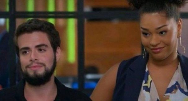 TV aberta transmite primeira cena de beijo de um homem trans
