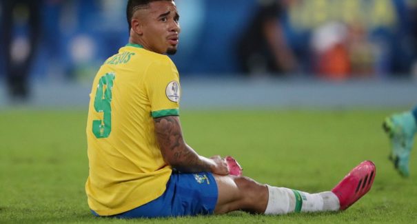 Gabriel Jesus passa por cirurgia no joelho direito após ser cortado da seleção