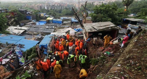 Deslizamentos de terra deixam ao menos 30 mortos em Mumbai