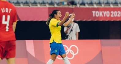Marta faz história e comanda goleada do Brasil na estreia em Tóquio