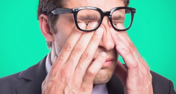Dia Mundial da Saúde Ocular alerta para riscos da exposição contínua às telas