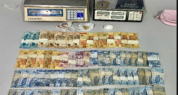 Mulher é presa em flagrante por tráfico de drogas na Vila Luizão