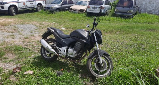 Motocicleta furtada e adulterada é recuperada no bairro Vila Cascavel