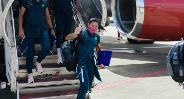 Seleção Feminina de Futebol desembarca em Tóquio a cinco dias da estreia