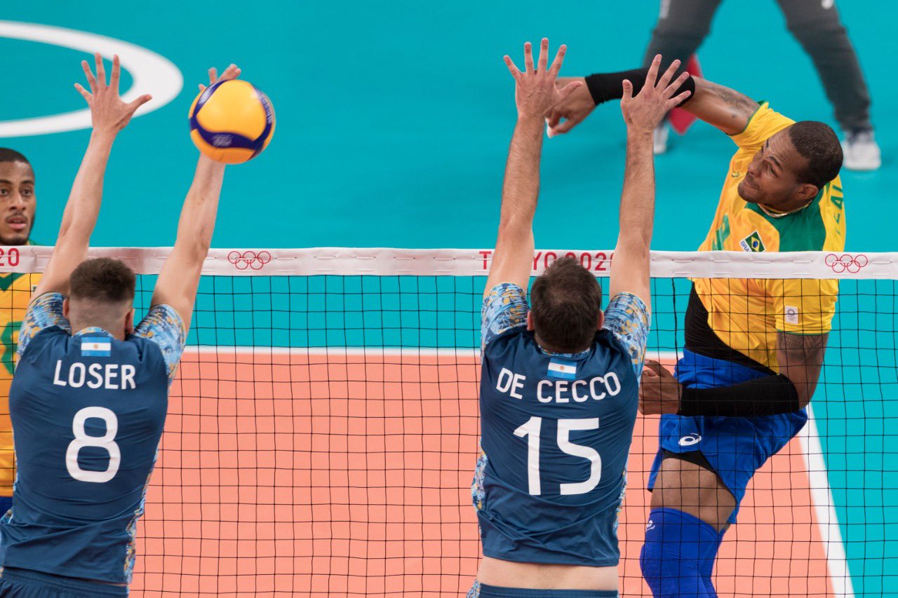 É de tie break! Com virada espetacular, Brasil vence Argentina no vôlei  masculino