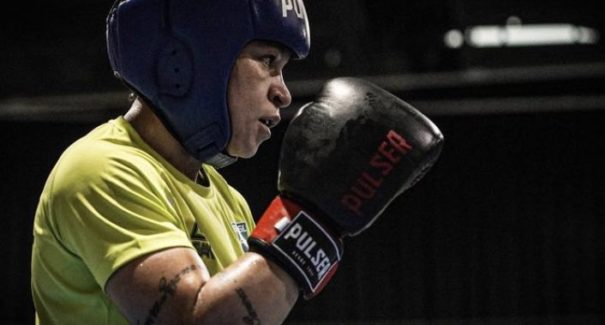 Bia Ferreira sobra na estreia no boxe e avança às quartas em Tóquio