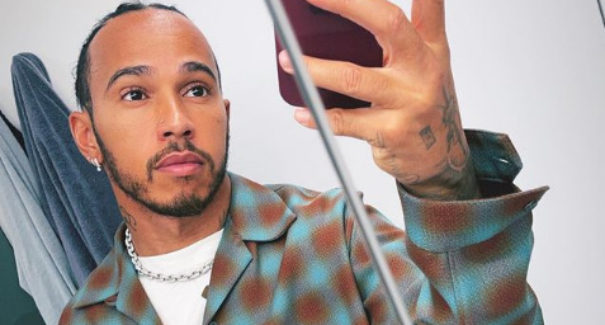 Hamilton é vítima de ofensas racistas nas redes após GP da Inglaterra