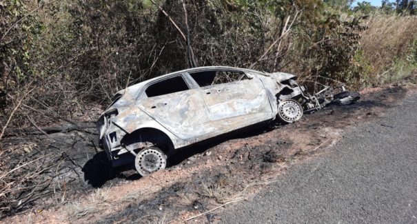 VÍDEO: colisão frontal entre carro e motocicleta deixa duas pessoas mortas na BR-136