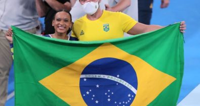 Rebeca Andrade conquista medalha de prata inédita na ginástica das Olimpíadas