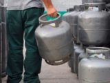 Bolsonaro sanciona lei que institui o auxílio gás