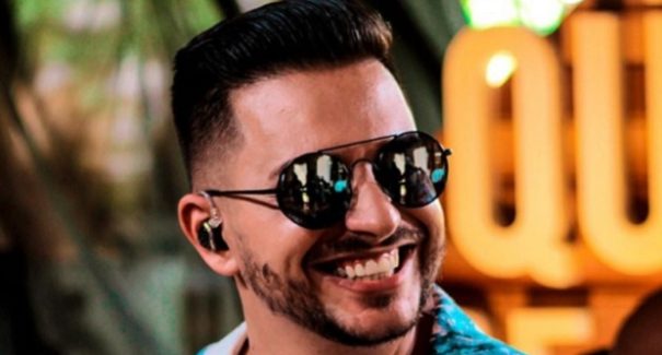 Morre o cantor Kleber, da dupla com Kaue, vítima de Covid-19 aos 37 anos