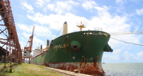 Tripulantes de navio atracado no Recife testam positivo para covid-19
