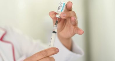 Apenas a segunda dose da vacina contra a Covid-19 é aplicada nesta segunda-feira