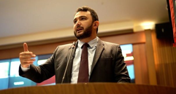 Deputado Yglésio denuncia falta de professores e critica qualidade do ensino de São Luís