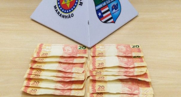 Homens são presos com notas falsas em casa de prostituição