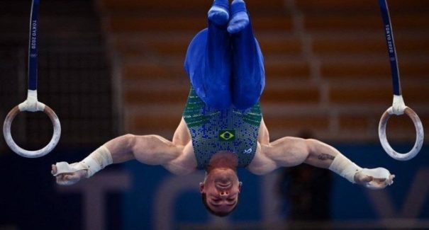 Arthur Zanetti cai na saída das argolas e se despede de Tóquio sem medalha