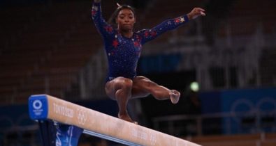 Após desistir de outras finais em Tóquio, Simone Biles competirá por medalha na trave