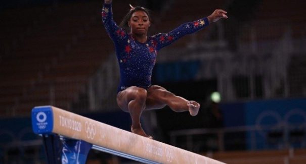 Após desistir de outras finais em Tóquio, Simone Biles competirá por medalha na trave