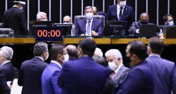 Bolsonaro é derrotado: Câmara rejeita PEC do voto impresso