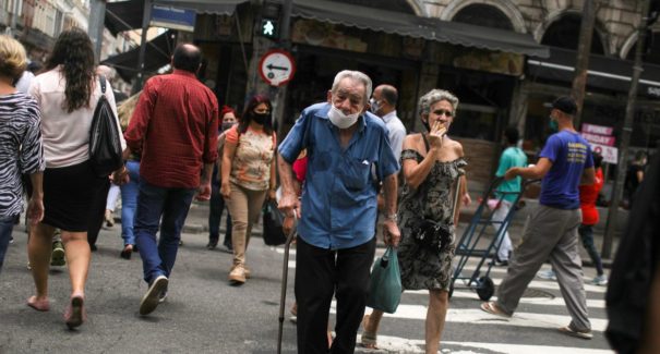 Expectativa de vida no Brasil sobe para 76,8 anos
