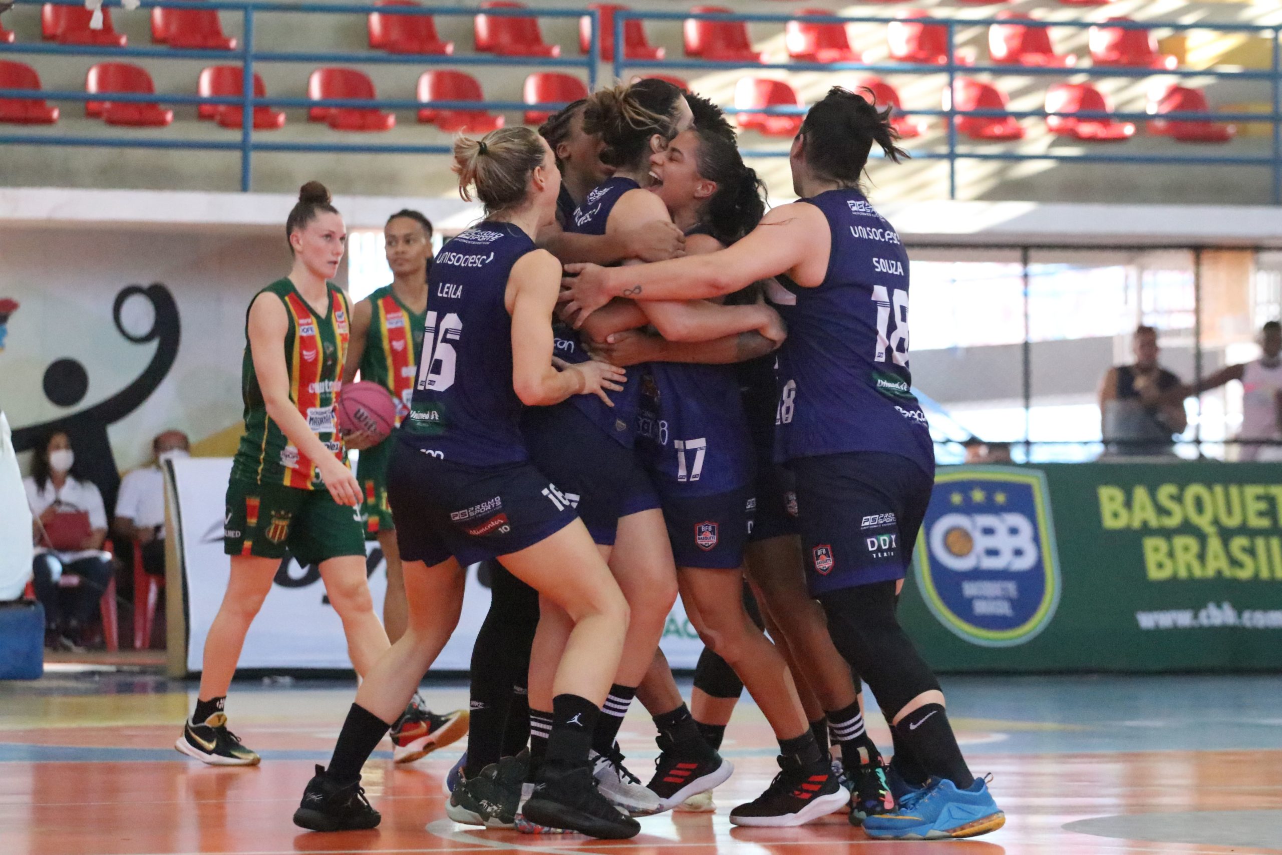 Blumenau e Sampaio Basquete avançam e estão nas semis da LBF