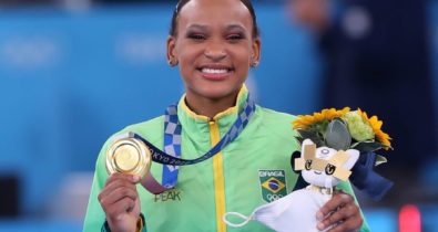 Rebeca Andrade conquista ouro para o Brasil na ginástica artística