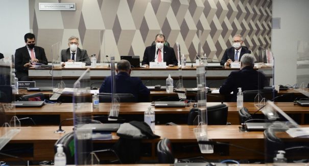 Hélcio Bruno nega envolvimento em irregularidade na compra de vacina