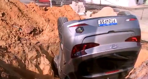 Veículo cai em buraco de obra da Caema no Habitacional Turu