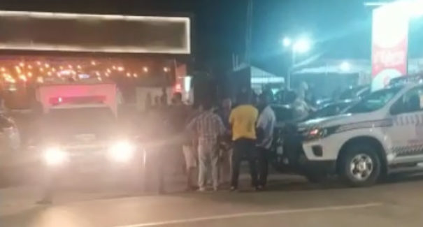 Flanelinha é esfaqueado e morre em bar na avenida dos Holandeses