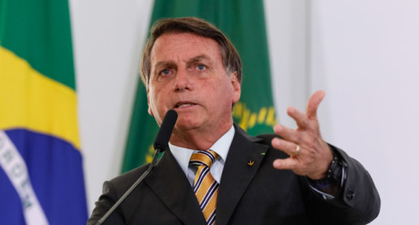 ONG denuncia Bolsonaro em tribunal internacional por crimes contra a humanidade