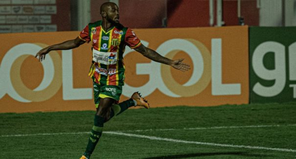 Sampaio bate o Vila Nova-GO e fica a um ponto do G4